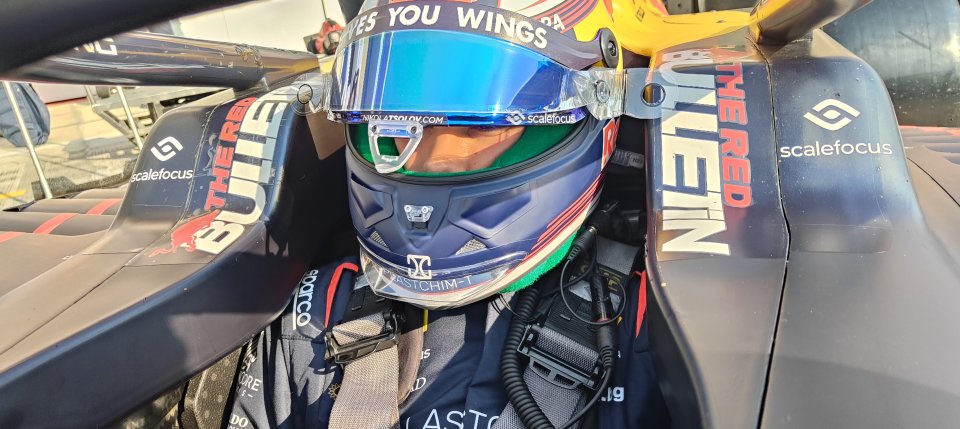 Никола Цолов дебютира във Формула 2 на пистата Лусаил в1