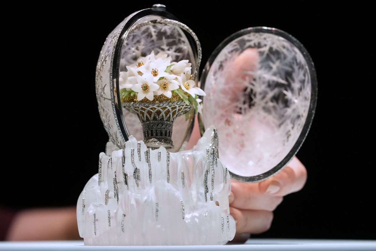 <p>Шедьоври на леда и сезоните: Зимното яйце на Фаберже и &bdquo;Четирите сезона&ldquo; на Арчимбольдо превземат търговете в Лондон</p>