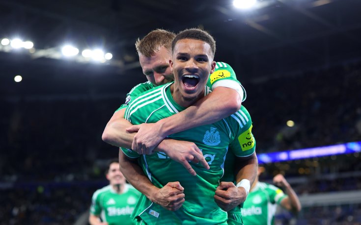 Нюкасъл помете Евертън навръх рождения ден на мениджъра си