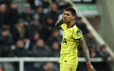 Такива голове рядко се виждат! Защитник спаси Тотнъм със страхотна задна ножица (видео)