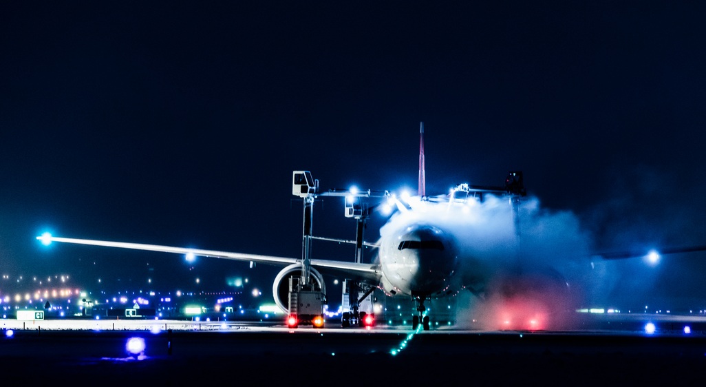 Пожар на самолет от Москва с над 400 души