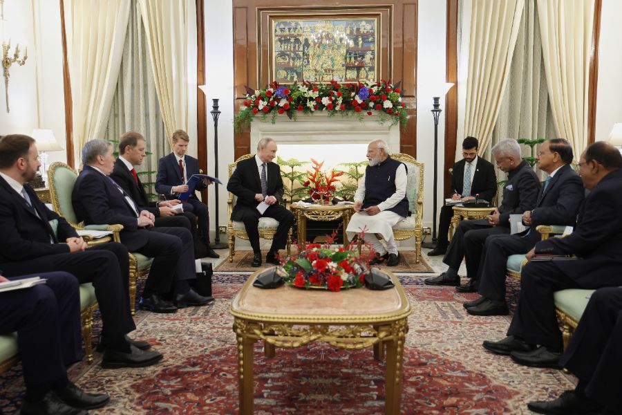 <p>Руският президент Владимир Путин и индийският премиер Нарендра Моди стартираха днес преговорите си в Делхи, предаде Ройтерс.</p>