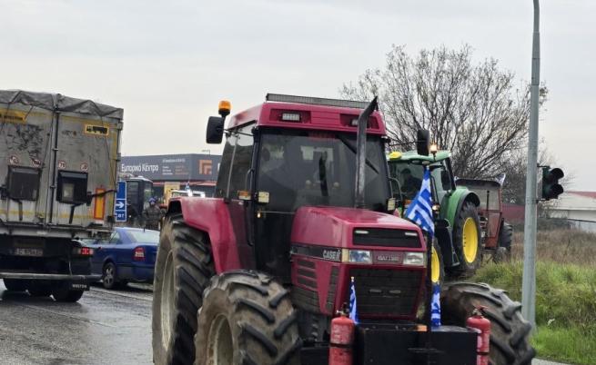 Протестът на гъцките фермери отново блокира трафика на камиони при „Кулата”