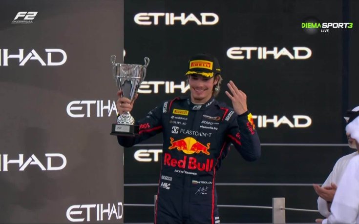 Награждаването след спринта на Абу Даби във Формула 2
