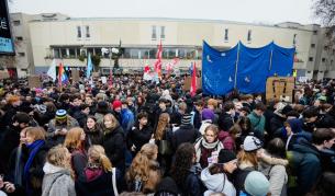 Хиляди ученици на протест срещу военната служба в Германия
