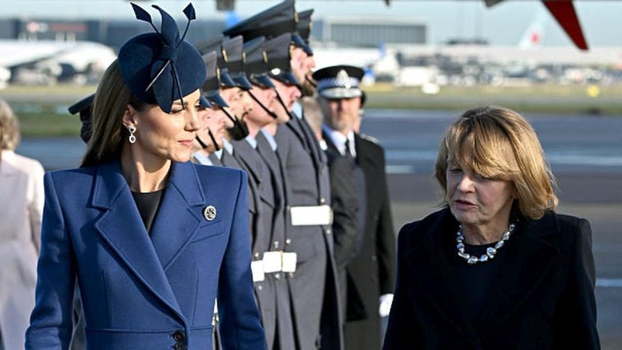 <p>Какво прошепна Кейт? Четец по устните разкри плановете ѝ за новия дом</p>