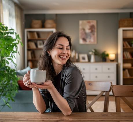 решаваш да спреш за малко да си сложиш чайника с