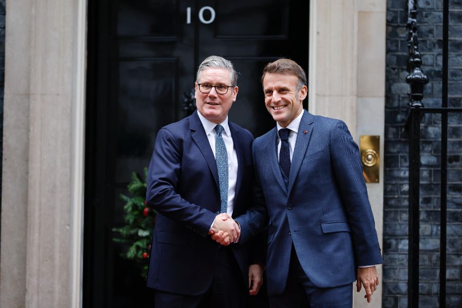 <p>Стармър, Макрон и Мерц се срещат със Зеленски в Лондон.</p>