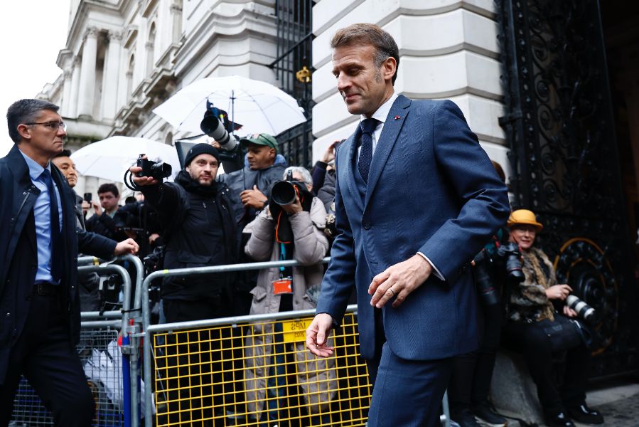 <p>Стармър, Макрон и Мерц се срещат със Зеленски в Лондон.</p>