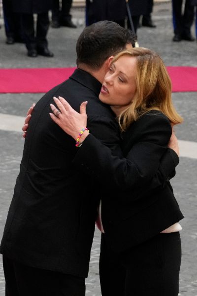 <p>Премиерът на Италия Джорджа Мелони прие в сградата на италианския министерски съвет в Рим президента на Украйна Володимир Зеленски, предаде АНСА.</p>