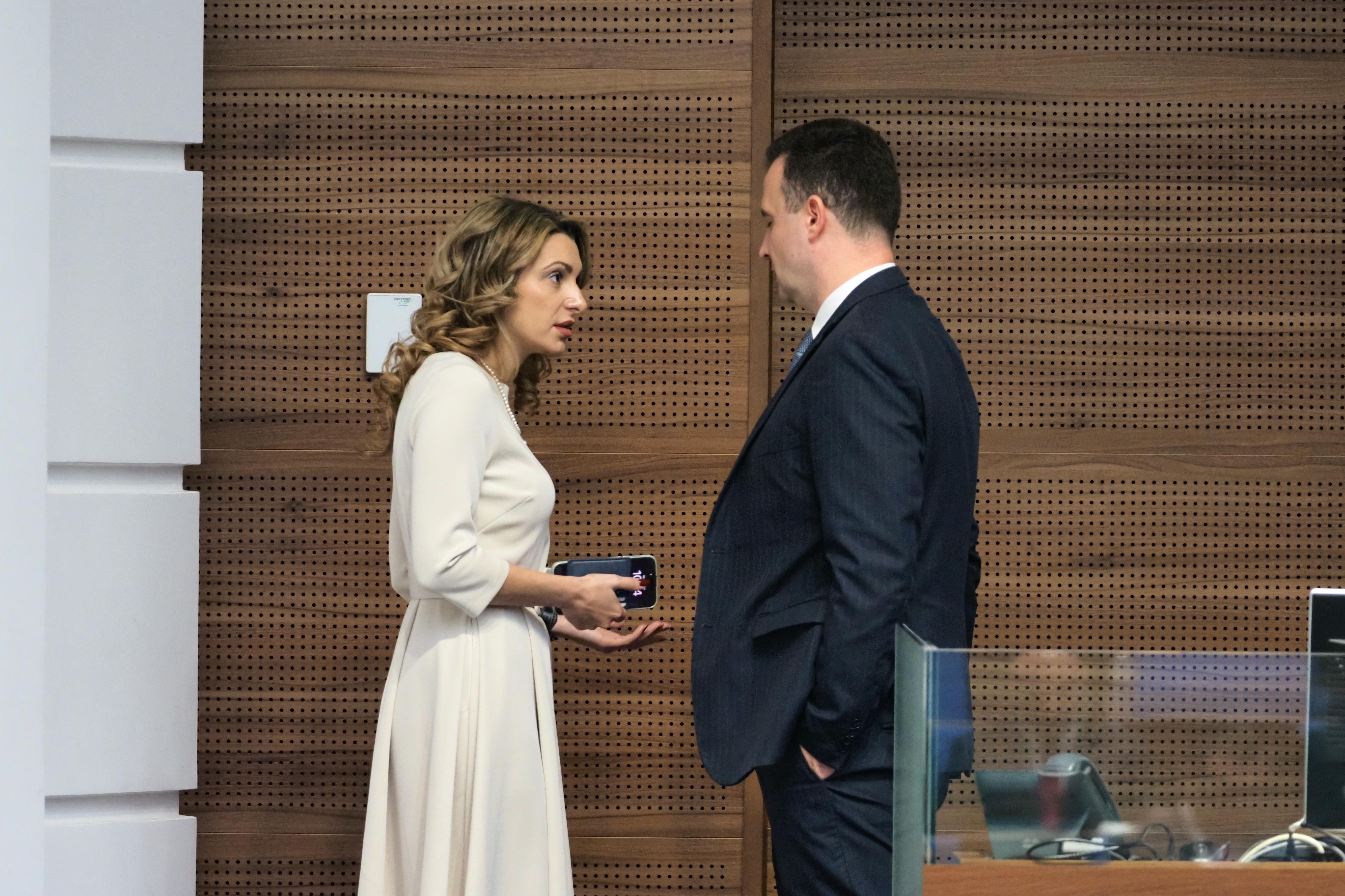 <p>Близо 4 часа дебати по шестия вот на недоверие срещу кабинета "Желязков"</p>