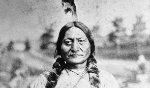 <p>15 декември: Краят на една легенда &ndash; смъртта на Седящия бик</p>