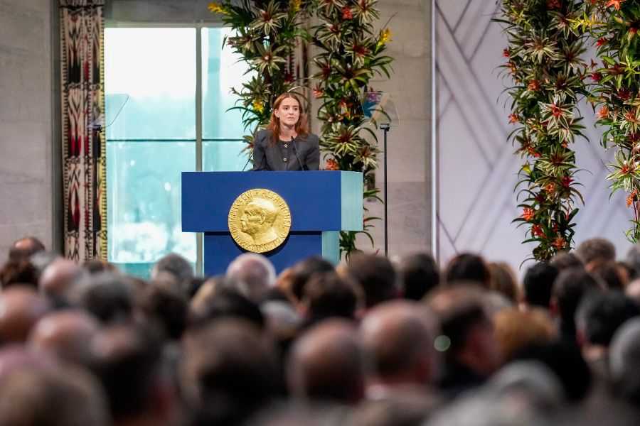 <p>Дъщерята на Мария Корина Мачадо прие Нобеловата награда за мир от нейно име.</p>