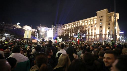 Първи политически реакции след масовите демонстрации в страната