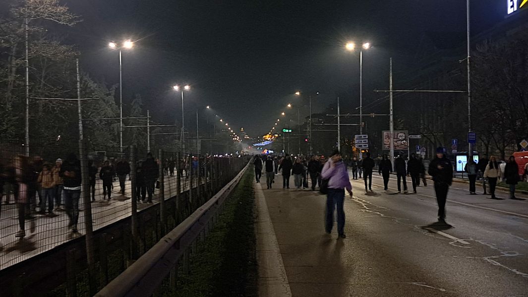 Протестиращи се изтеглят от центъра на София - Орлов мост, бул. „Цариградско шосе“ и кръстовището при Софийския университет " Св. Климент Охридски" са блокирани.