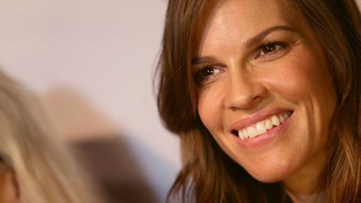 Хилари Суонк се скара на майка с нелечимо болни деца