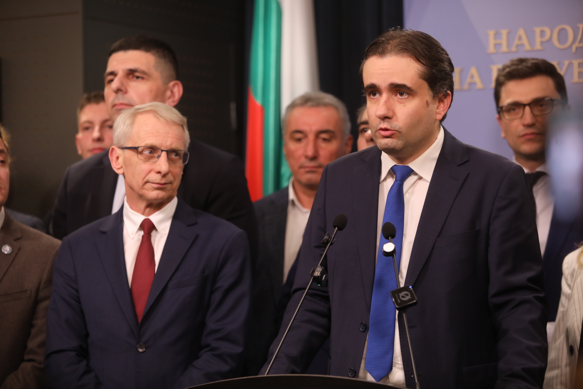 <p>След оставката на кабинета "Желязков" в Народното събрание коалицията "Продължаваме Промяната - Демократична България" (ПП-ДБ) даде брифинг. От формацията заявиха, че това решение отваря път към нов вот.</p>