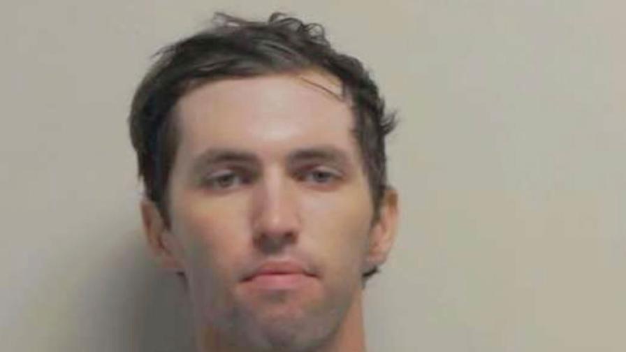 <p>Обвиняемият за убийството на Кърк се яви за първи път лично в съда</p>