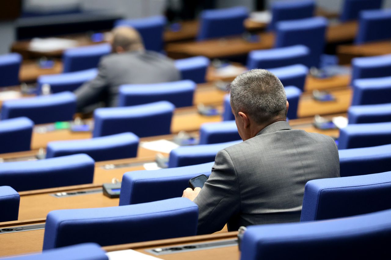 <p>Оставката в кадър: Финалът на кабинета &quot;Желязков&quot; в снимки</p>