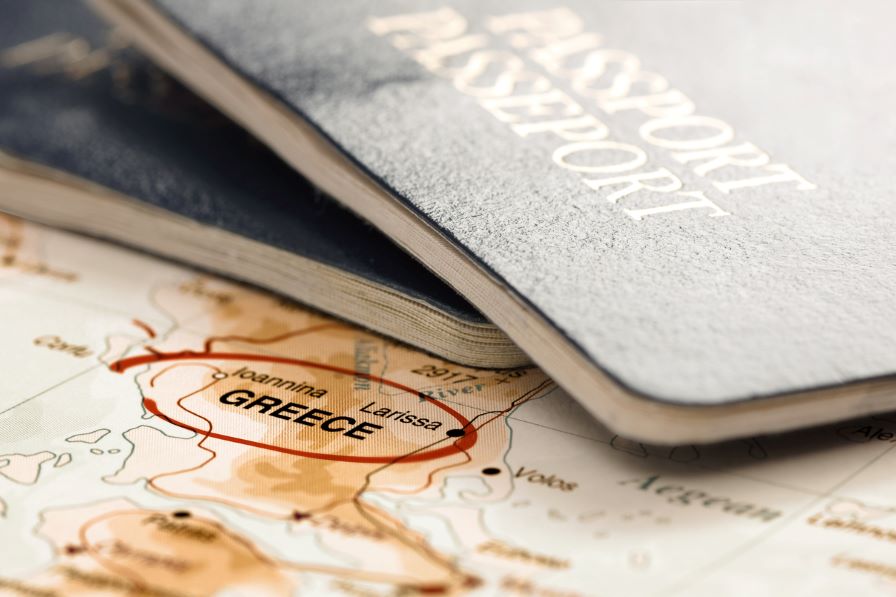 Скривалище със стотици откраднати документи за самоличност бе разкрито в Гърция