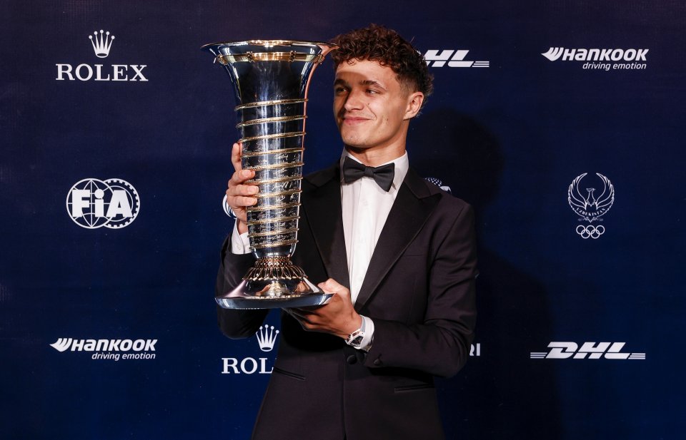 Ландо Норис с трофея във Формула 1