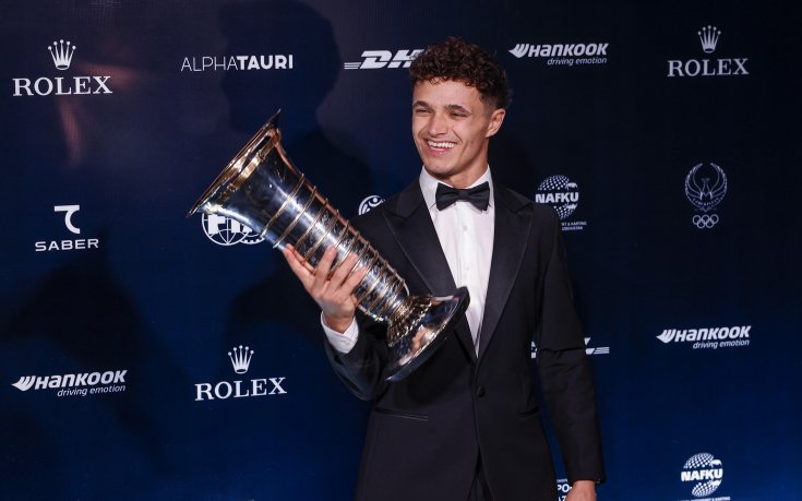 Новият световен шампион Ландо Норис вдигна трофея (галерия)