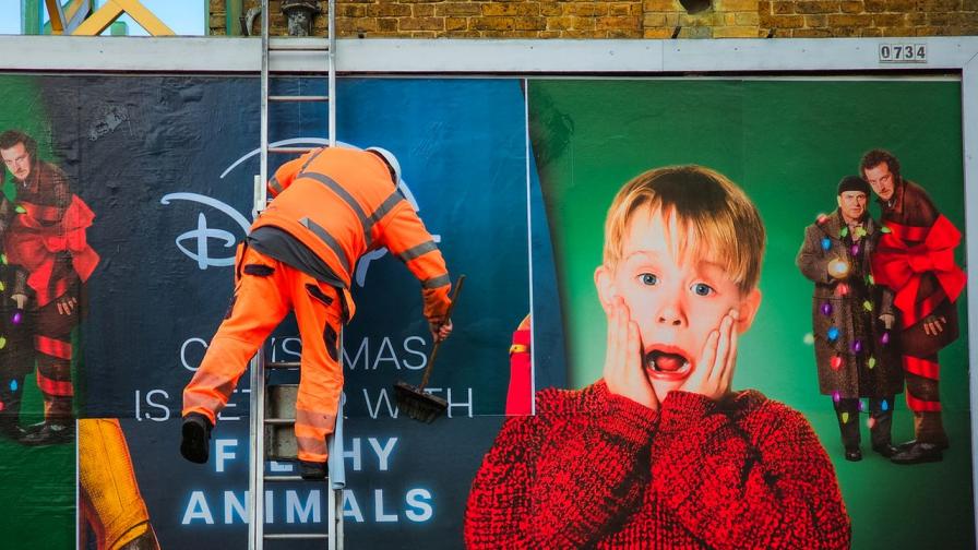 Емблематичната къща от "Сам вкъщи" се върна към филмовия си облик