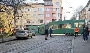 Трамвай дерайлира на площад „Журналист“ в София