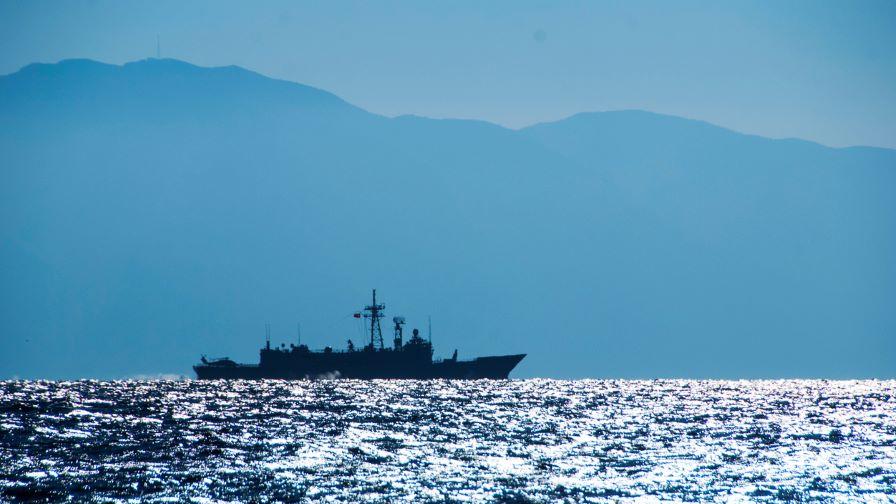 Задържаха гръцки кораб с огромно количество кокаин на борда