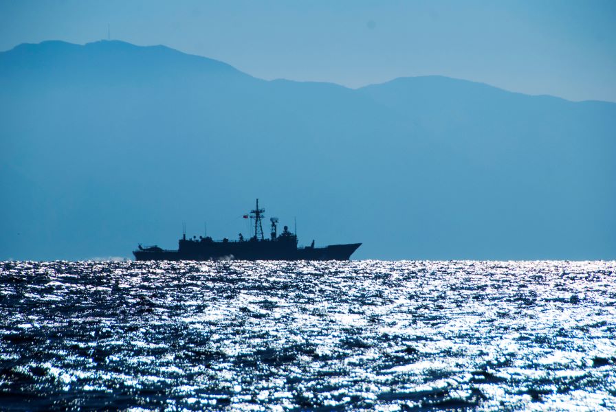 Задържаха гръцки кораб с огромно количество кокаин на борда