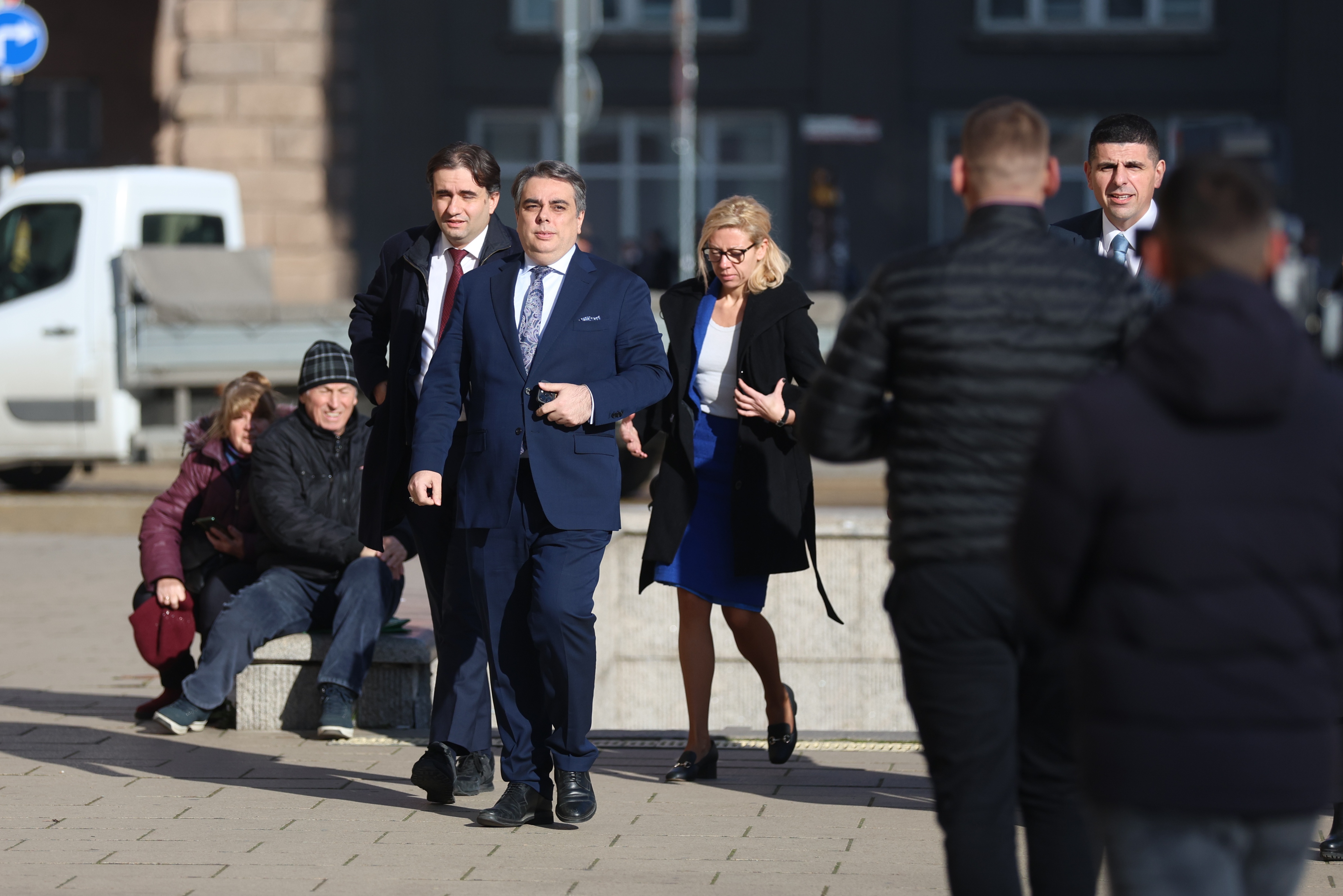 <p>Представители на ПП-ДБ пристигнаха на "Дондуков" 2 за консултации с президента</p>