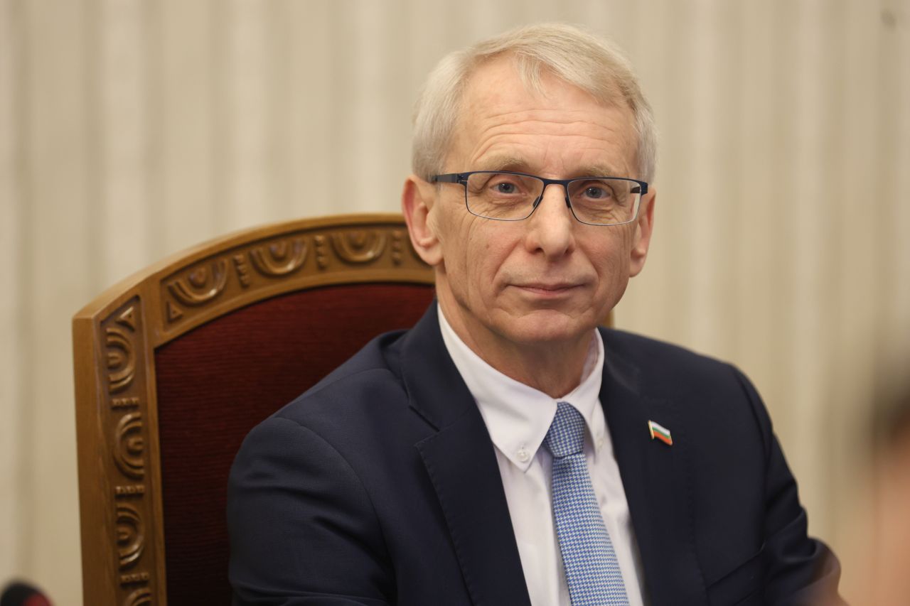 <p>Представители на ПП-ДБ пристигнаха на "Дондуков" 2 за консултации с президента</p>