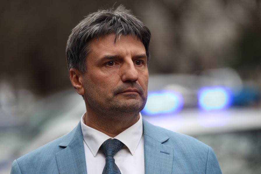 Разбиха престъпна група за наркотици в София и Ловеч, полицай е сред обвиняемите