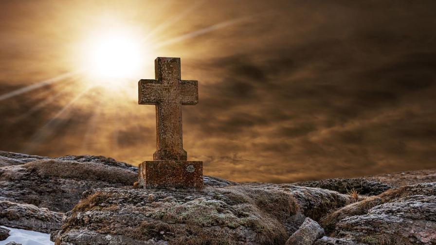 Днес почитаме двама светци, не носете дрехи в този цвят