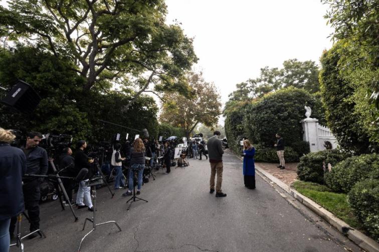 Медии и полиция пред резиденцията на Роб Райнър в Лос