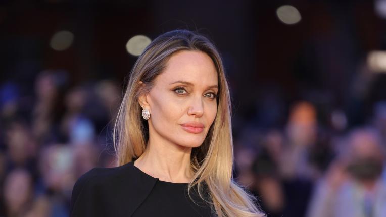 Анджелина Джоли