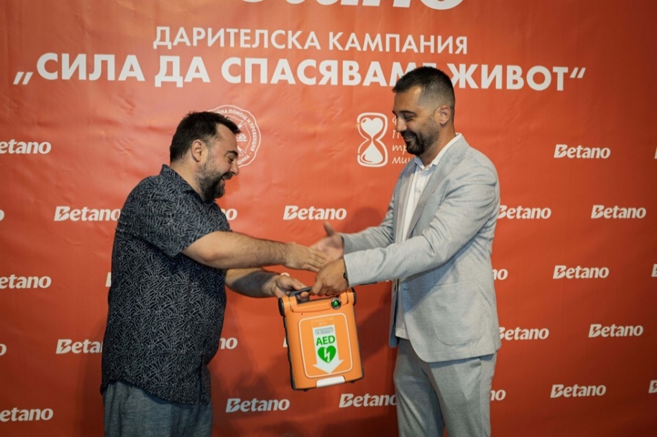 Дарението на Betano на 20 дефибрилатора за нуждите на Столична Община