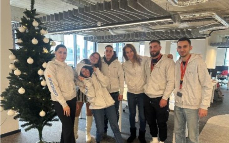 Празничен момент в офиса на Kaizen Gaming в София