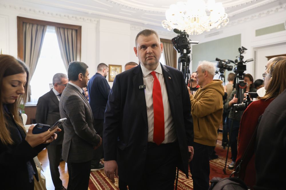 Делян Пеевски представи "Музей на сглобката" в Народното събрание