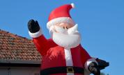 "Гринч" открадна гигантски надуваем Дядо Коледа