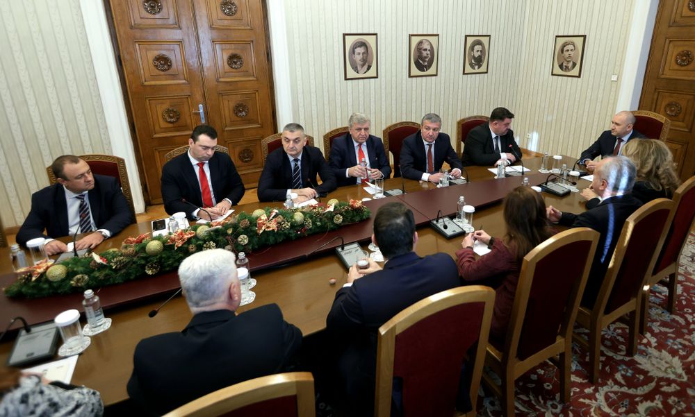 "БСП-Обединена левица" на консултации с Румен Радев на "Дондуков" 2