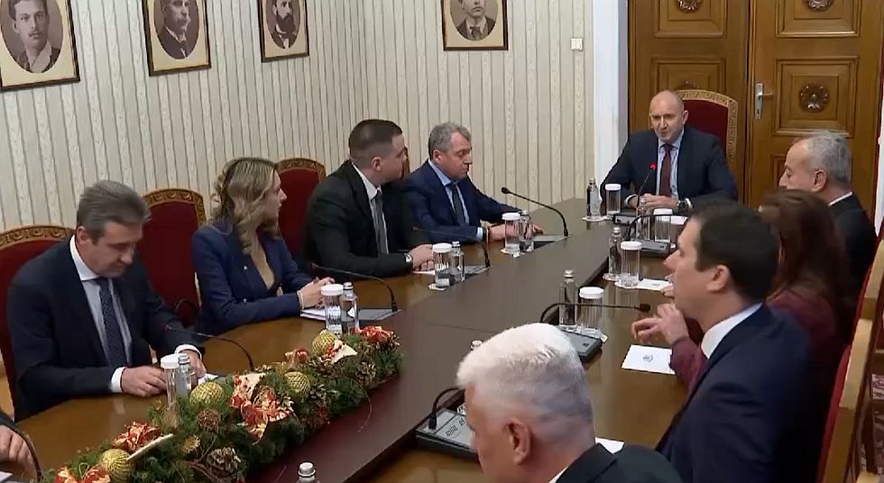 <p>"Има такъв народ" на консултации при президента Радев.</p>