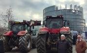 <p>Френски земеделци блокираха с трактори ЕП в Страсбург</p>