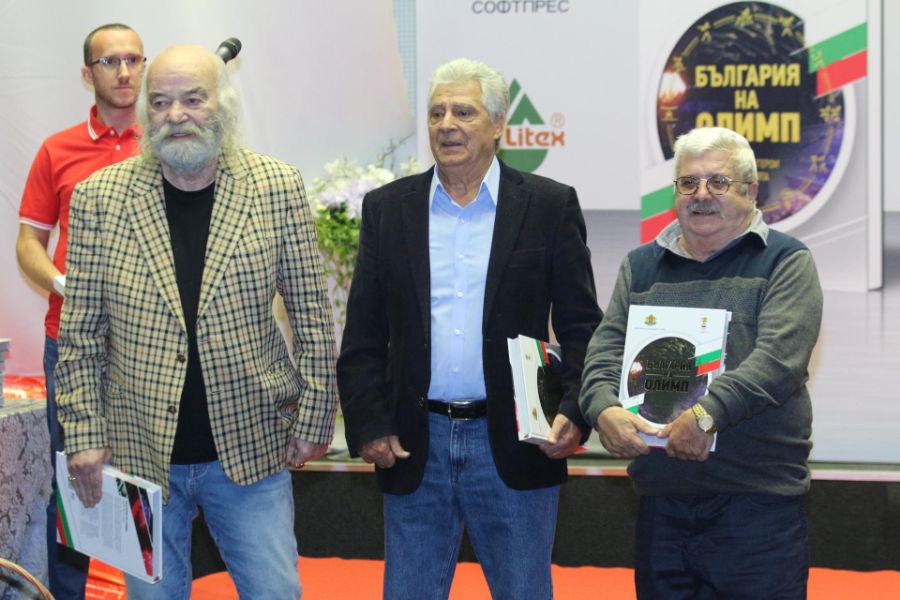 <p>Следите на Боян Радев...</p>