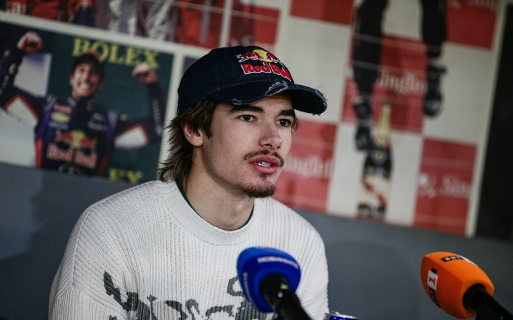 Никола Цолов и Крисия: звездната любов разцъфтя на празника