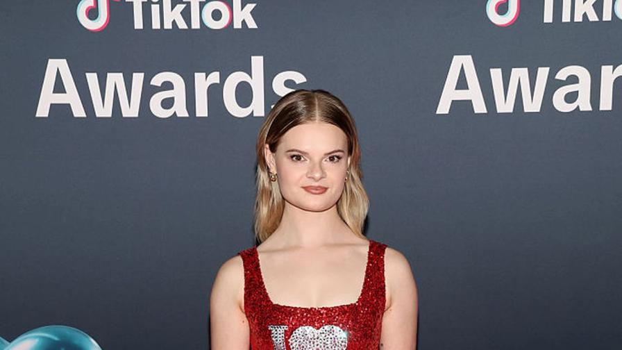 Звездите на червения килим на наградите...