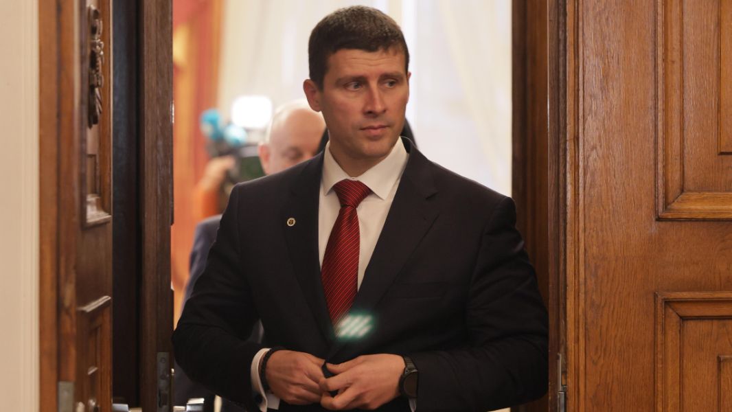 Последен кръг от консултации - "Величие" разговаря с президента Радев.