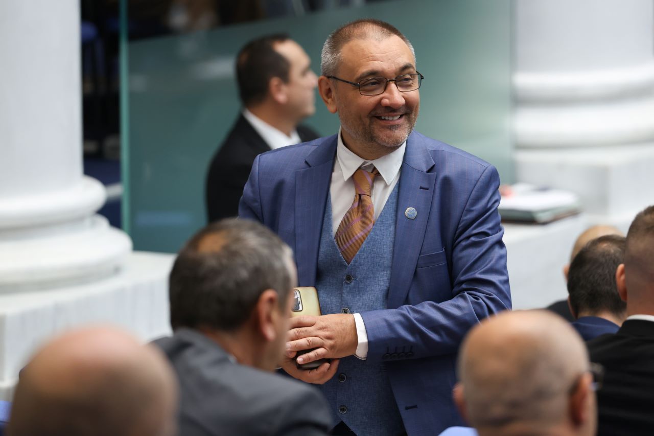 Андрей Чорбанов напуска парламентарната група на „Има такъв народ“