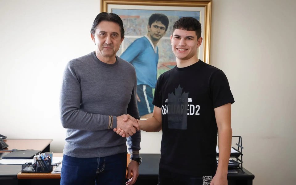 Официално: Левски подписа с млад полузащитник