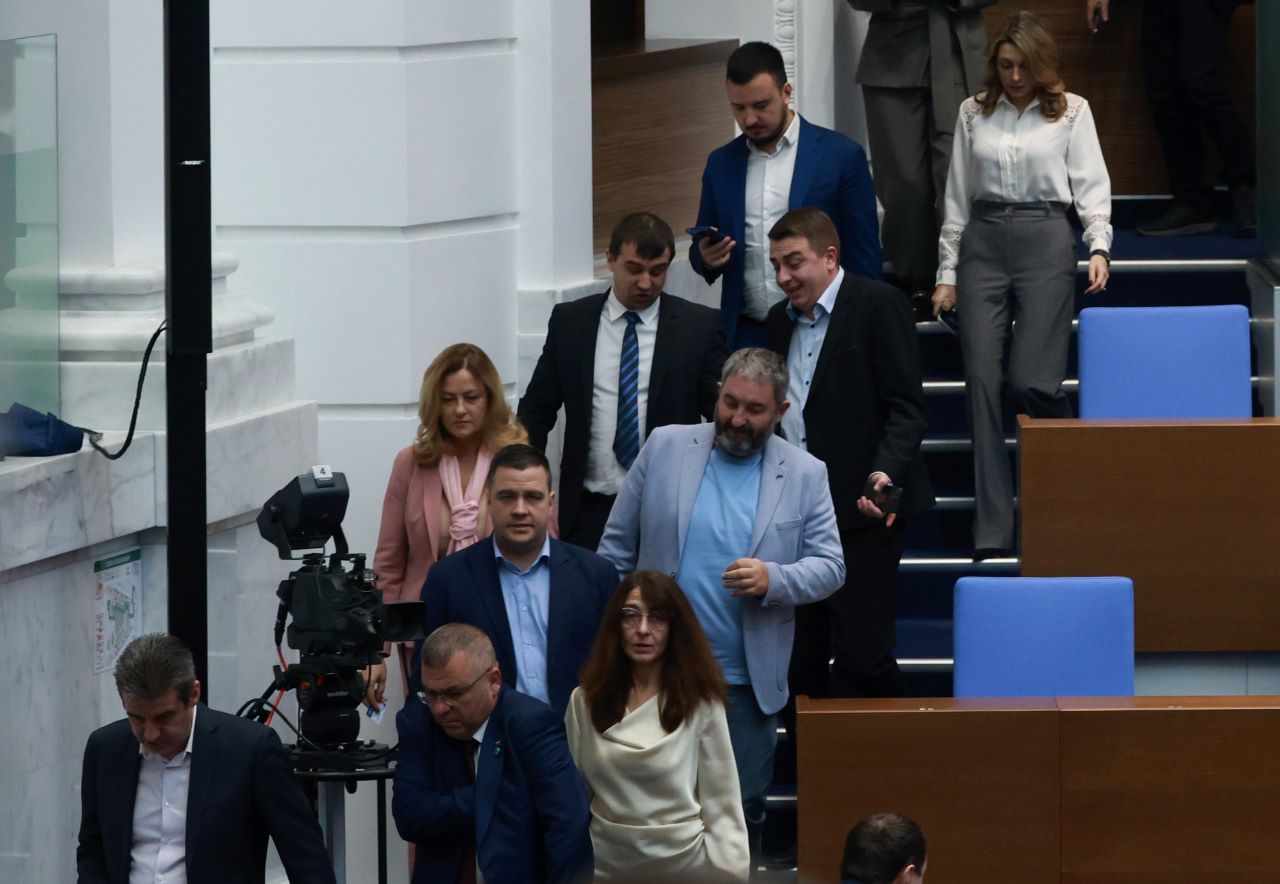 Обявиха ваканцията на депутатите за Коледа и Нова година